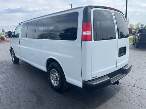 Used 2005 Chevrolet Express 3500 Extended Passenger w/ LS Preferred Equipment Group image 8