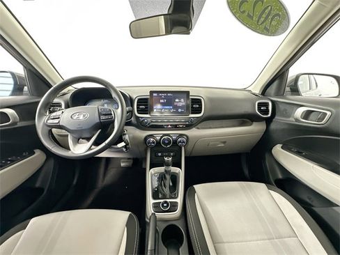 Used 2023 Hyundai Venue SEL image 3