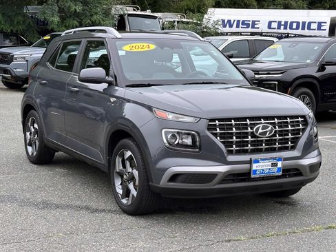 Used 2024 Hyundai Venue SEL FWD image 5