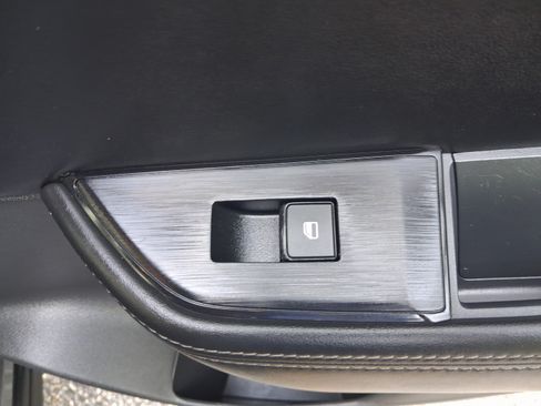 Used 2024 Nissan Rogue SV AWD/4WD image 29