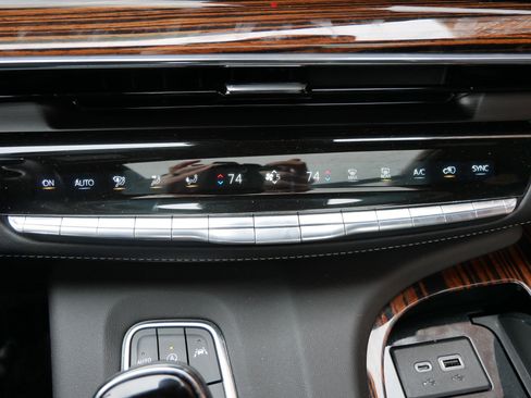 Certified 2023 Cadillac Escalade Premium Luxury image 19