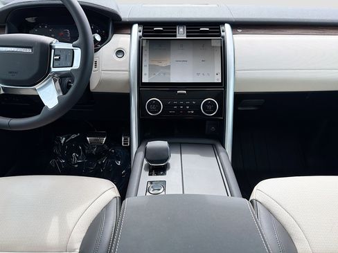 Certified 2025 Land Rover Discovery Dynamic SE AWD/4WD image 18