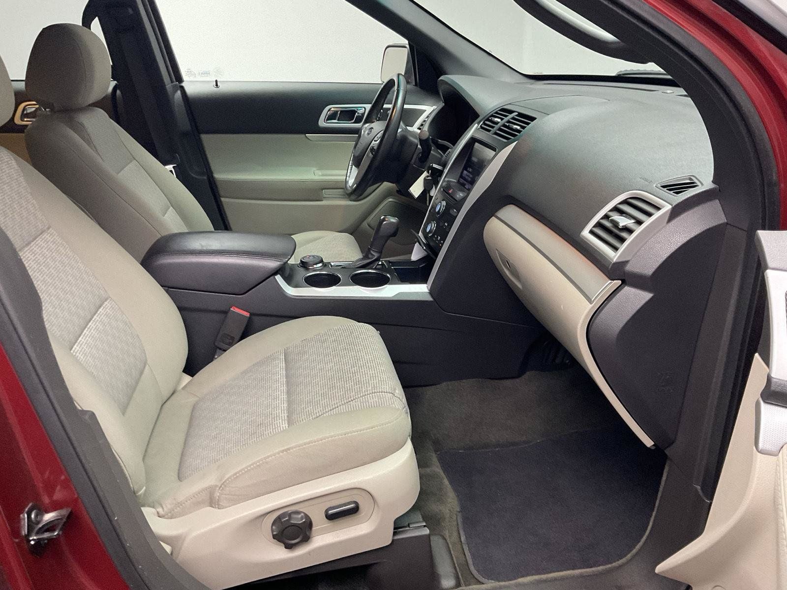 Used 2013 Ford Explorer XLT AWD/4WD image 23