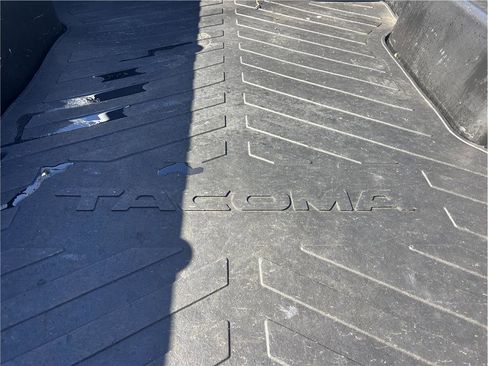 Used 2017 Toyota Tacoma SR5 image 8