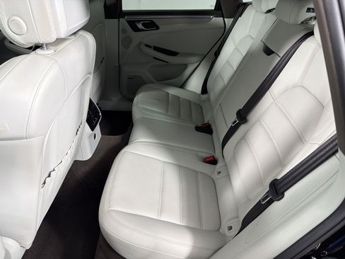 Certified 2021 Porsche Macan Turbo AWD/4WD image 21