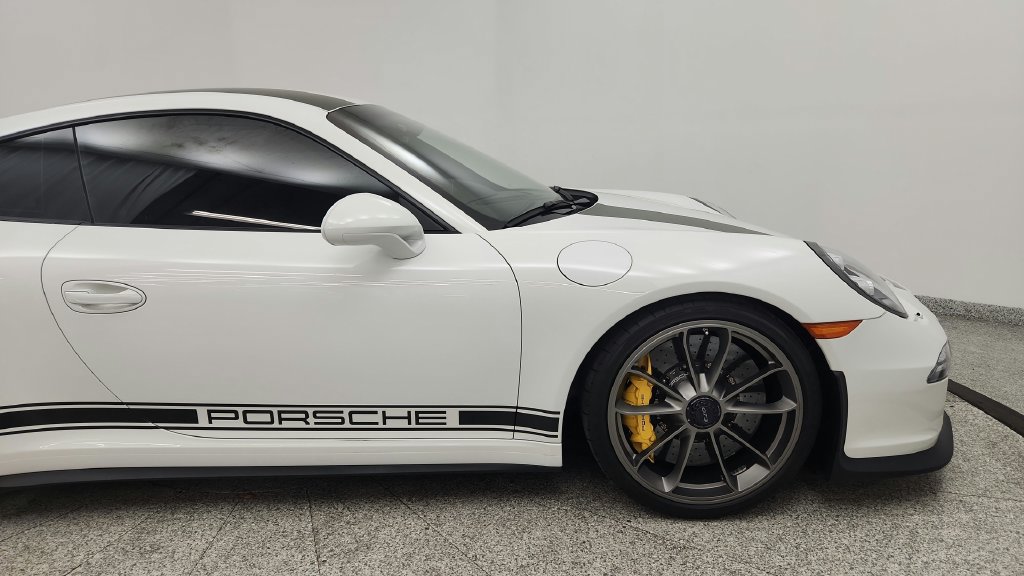 Used 2015 Porsche 911 GT3 RWD image 9