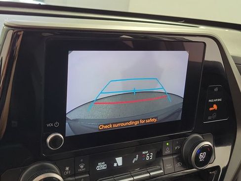 Used 2023 Toyota Highlander LE FWD image 29