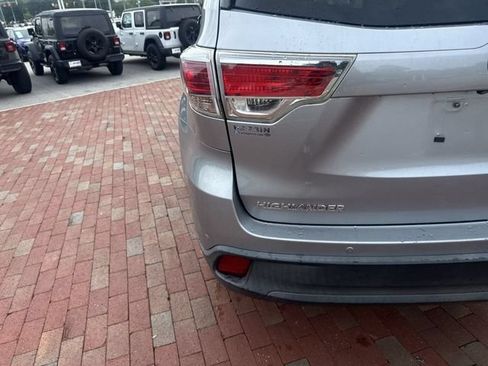 Used 2014 Toyota Highlander Limited FWD image 8