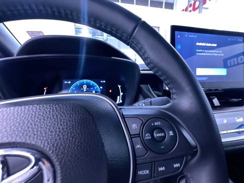 Used 2025 Toyota Corolla SE w/ SE Premium Package image 21