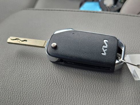 Used 2023 Kia Soul LX w/ LX Technology Package image 32