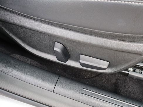 Used 2025 Genesis G70 2.5T image 32