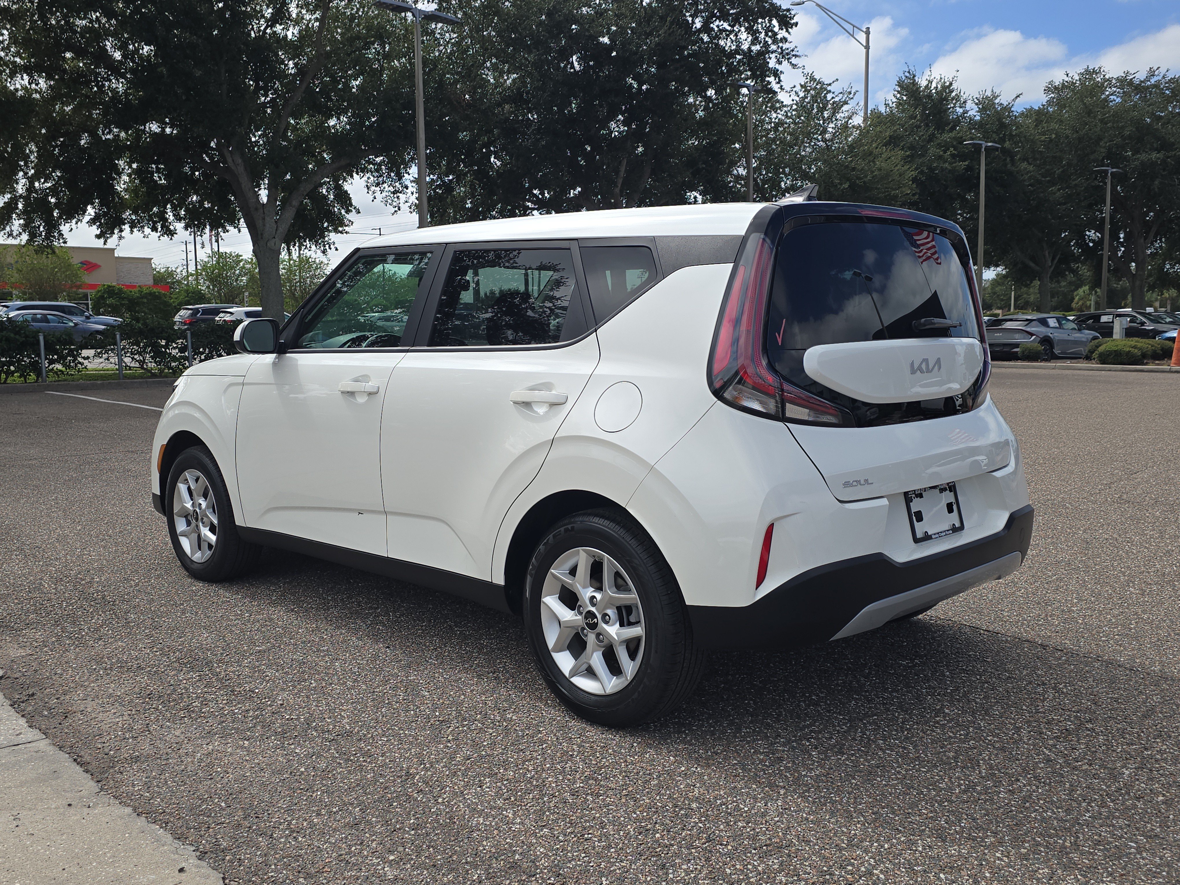 Certified 2025 Kia Soul LX w/ LX Technology Package FWD image 6