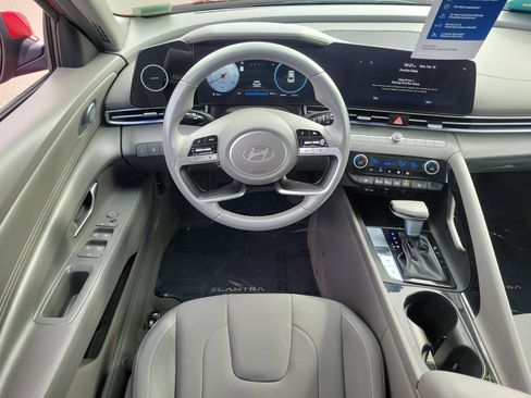 Certified 2024 Hyundai Elantra SEL w/ Convenience Package image 7