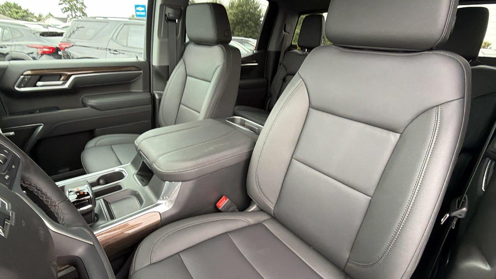 New 2026 Chevrolet Silverado 1500 RST w/ RST All Star Premium Package AWD/4WD image 4