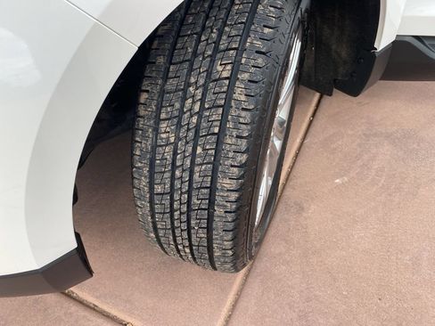 Used 2023 Ford Edge Titanium AWD/4WD image 43
