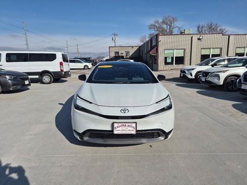 Used 2024 Toyota Prius XLE FWD image 2