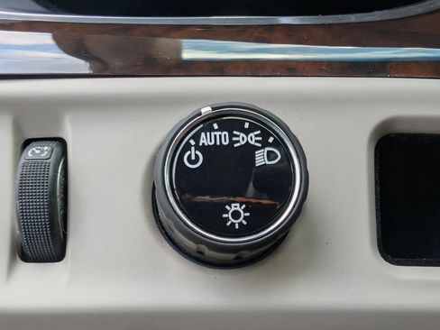 Used 2017 Cadillac Escalade Premium Luxury image 27