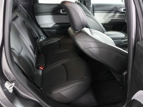 Used 2023 Jeep Compass Latitude image 22