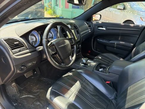 Used 2013 Chrysler 300 S RWD image 13