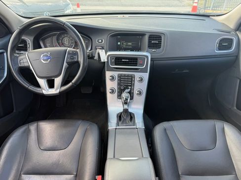 Used 2017 Volvo S60 T5 Dynamic image 7