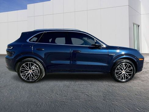 Certified 2026 Porsche Cayenne E-Hybrid AWD/4WD image 8