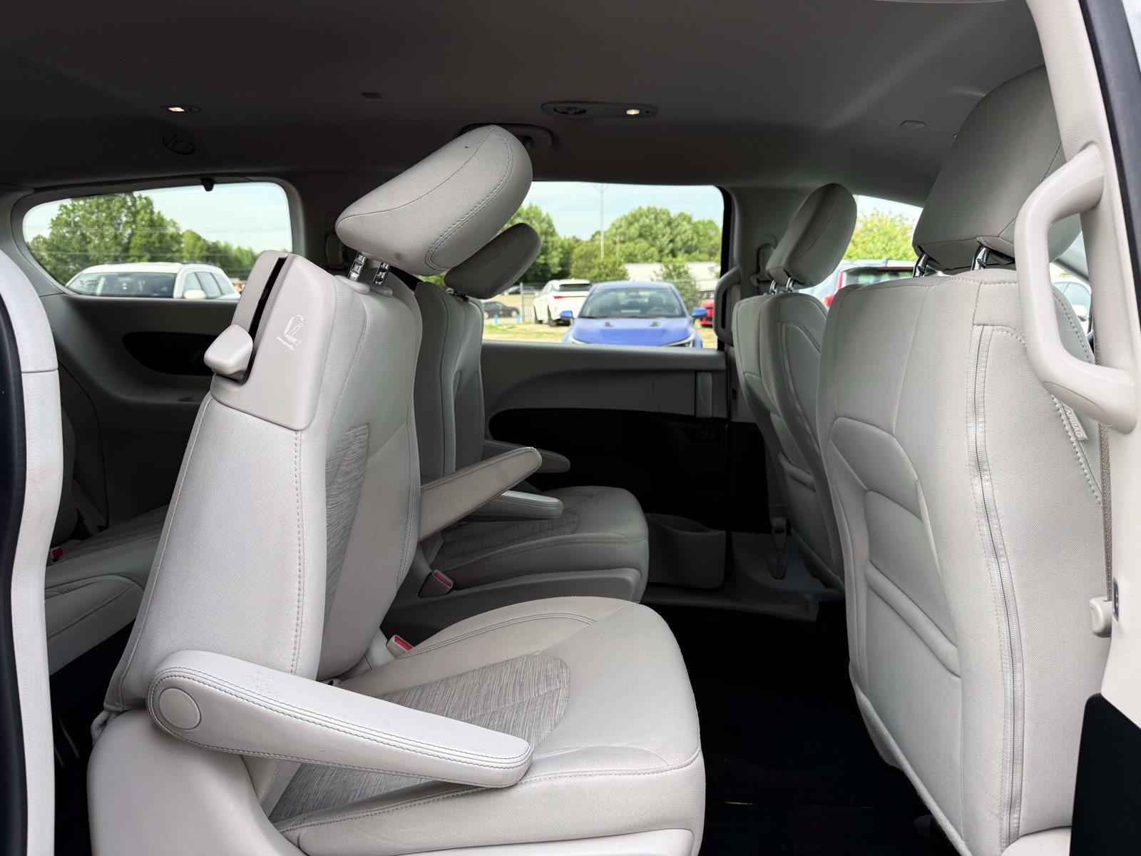 Used 2018 Chrysler Pacifica Touring Plus FWD image 21