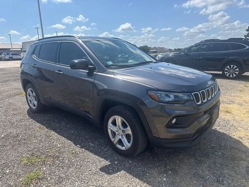Used 2023 Jeep Compass Latitude AWD/4WD image 1