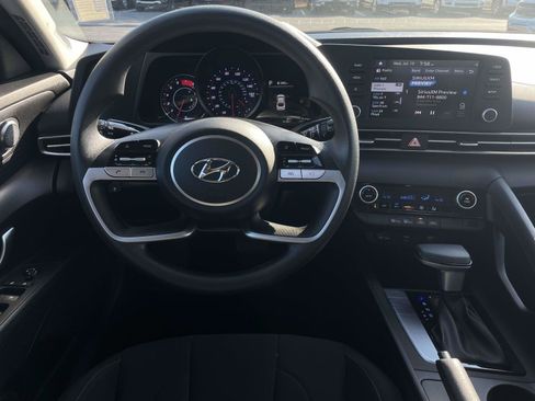 Used 2022 Hyundai Elantra SEL FWD image 13