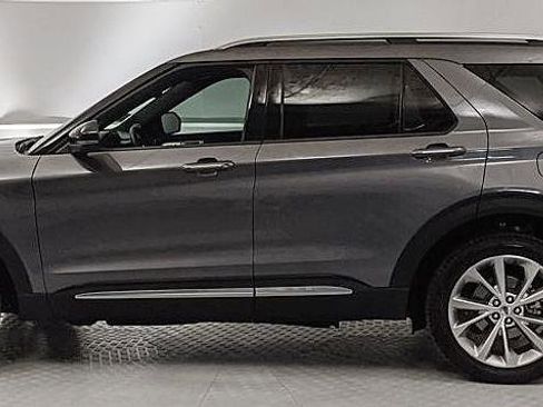 Certified 2023 Ford Explorer Platinum w/ Technology Package image 5