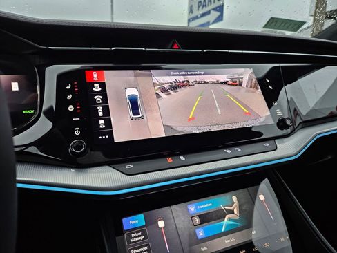 Used 2024 Jeep Wagoneer Launch Edition image 28