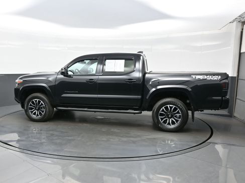 Used 2020 Toyota Tacoma TRD Sport image 3