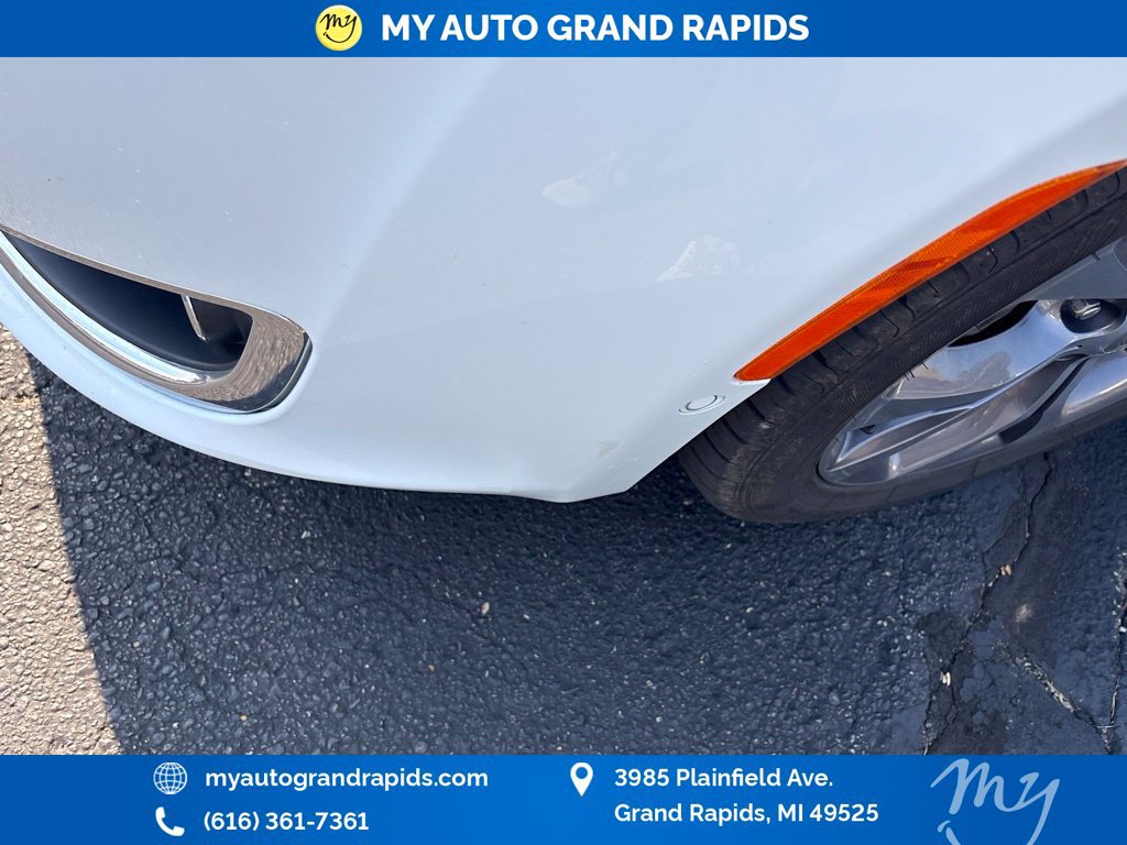 Used 2018 Chrysler Pacifica Limited w/ Tire & Wheel Group FWD image 14