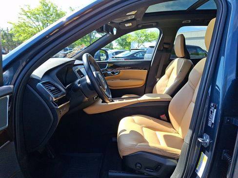 Used 2019 Volvo XC90 T6 Momentum w/ Protection Package Premier AWD/4WD image 12