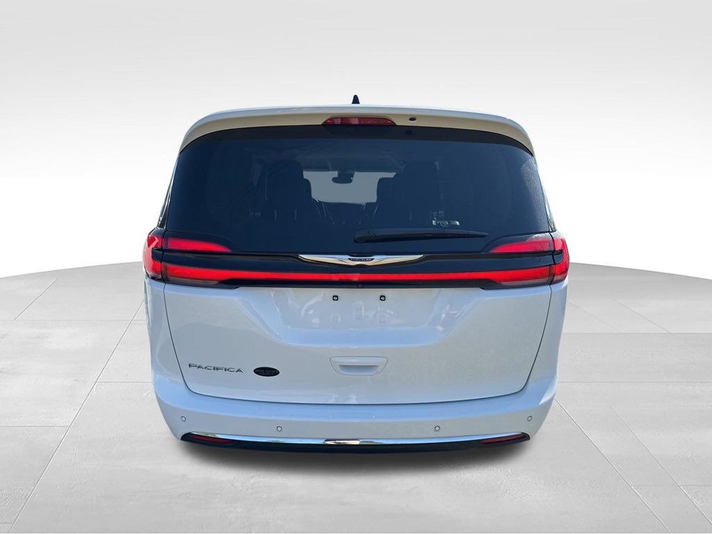 Used 2024 Chrysler Pacifica Touring-L FWD image 8