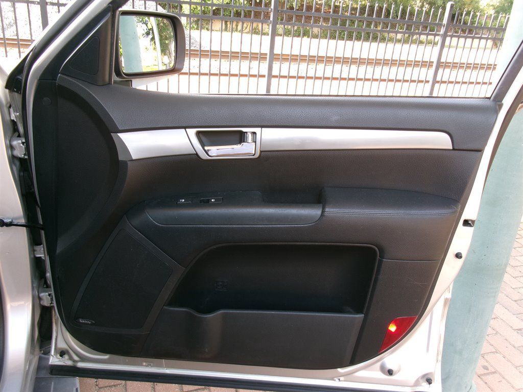 Used 2009 Kia Borrego EX w/ Premium Pkg RWD image 14
