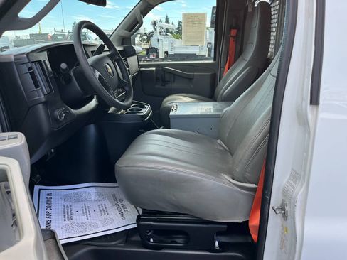 Used 2016 Chevrolet Express 2500 RWD image 10