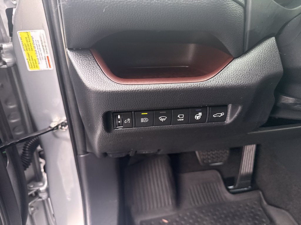 Used 2020 Toyota RAV4 Limited AWD/4WD image 16