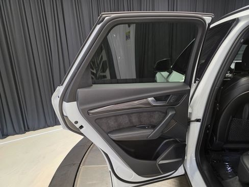 Used 2020 Audi SQ5 Premium Plus w/ Premium Plus Package image 32