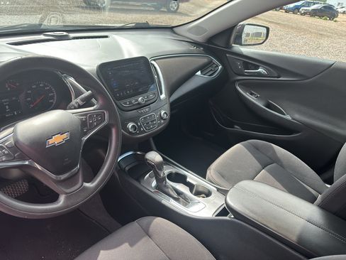 Used 2021 Chevrolet Malibu LT FWD image 11