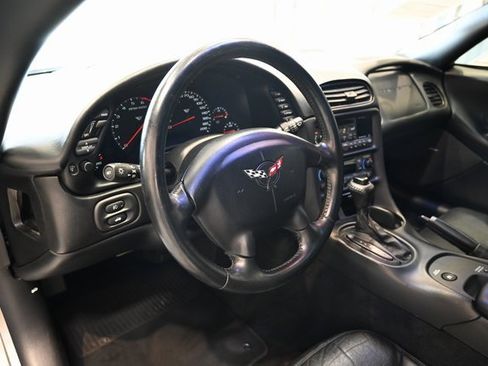 Used 2000 Chevrolet Corvette Coupe w/ Roof Pkg image 23