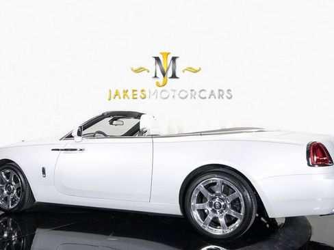 Used 2017 Rolls-Royce Dawn image 8
