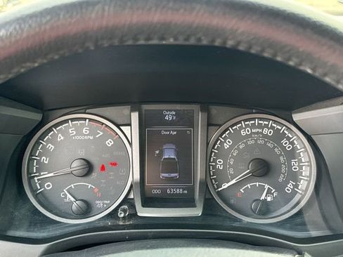 Used 2019 Toyota Tacoma TRD Off-Road image 12