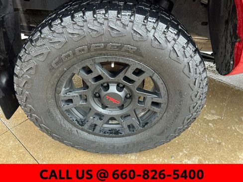 Used 2016 Toyota Tacoma TRD Sport AWD/4WD image 6