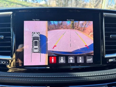 Used 2025 Chrysler Pacifica Select image 28