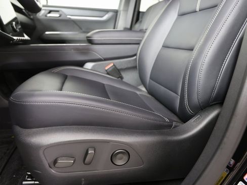 Used 2025 GMC Acadia Elevation w/ Elevation Premium Package image 4