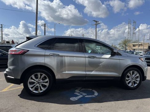 Used 2021 Ford Edge Titanium image 4