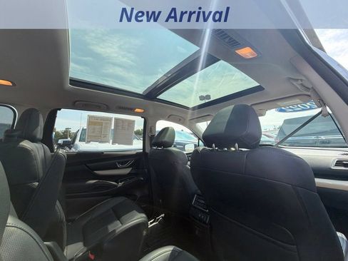 Used 2022 Subaru Ascent Limited w/ Technology Package AWD/4WD image 8