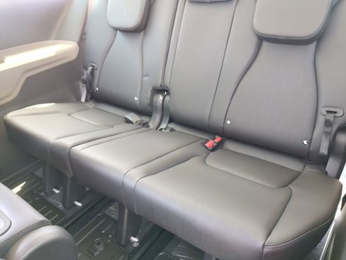 New 2026 Kia Carnival SX FWD image 32