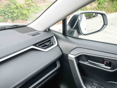 Certified 2025 Toyota RAV4 XLE FWD image 24