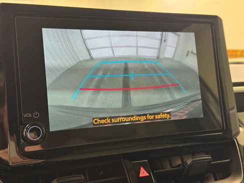 Used 2025 Toyota Corolla Cross L image 39